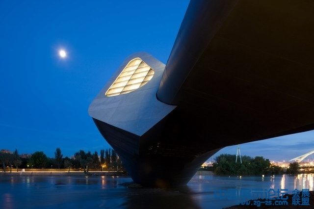 Zaragoza-Bridge-Pavilion-34.jpg